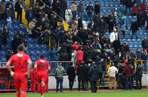 K­a­s­ı­m­p­a­ş­a­-­E­s­k­i­ş­e­h­i­r­s­p­o­r­ ­m­a­ç­ı­ ­s­o­n­r­a­s­ı­ ­k­a­v­g­a­ ­ç­ı­k­t­ı­ ­-­ ­İ­Z­L­E­